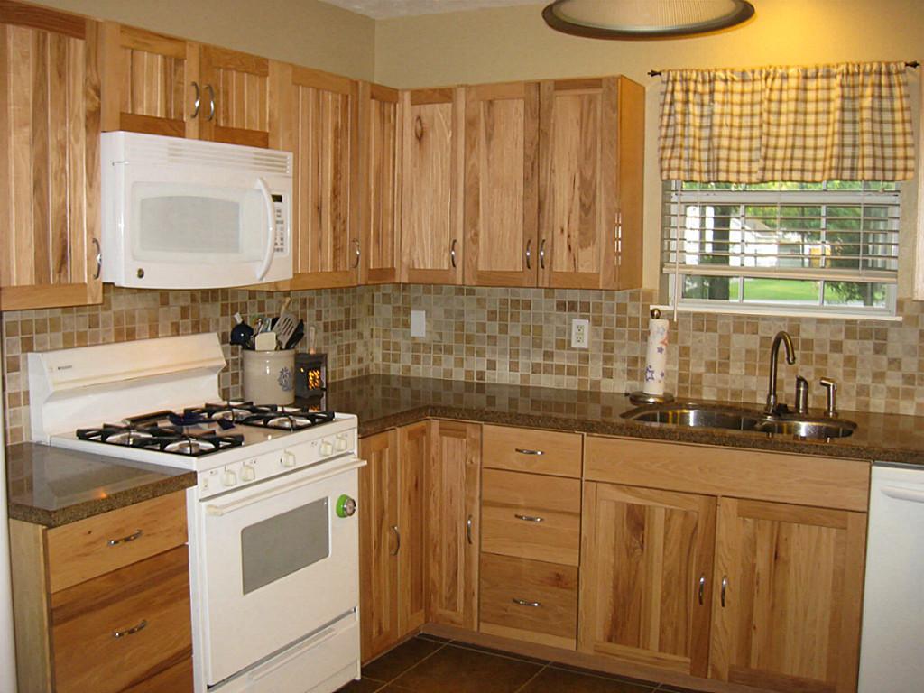 Hickory-Kitchen-Cabinets-With-Granite-Countertops.jpg